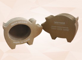 свинья-копилка из гофрокартона - Аталанта – производство картонной упаковки, полиграфической продукции и POS-материалов